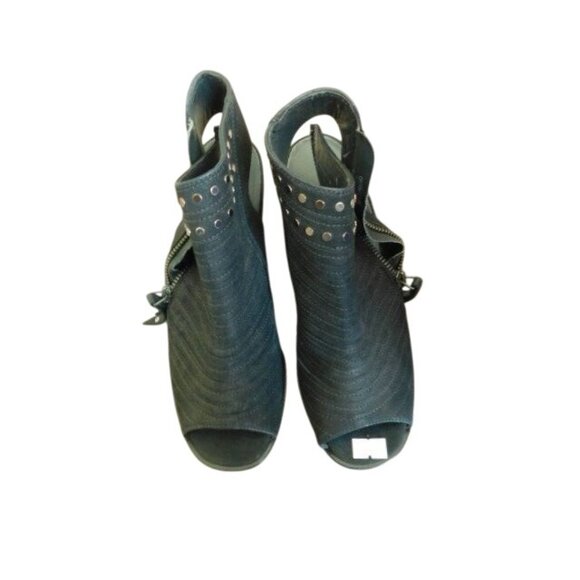 Paul Green Size 6.5 (4 Euro) Black Leather Riveted Heels NWT $164 - Picture 2 of 4